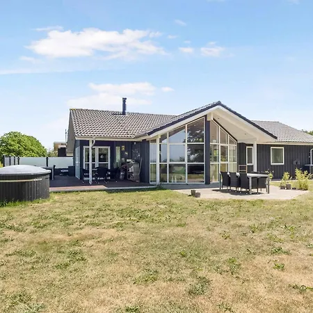 Family-Friendly Holiday Home W, Hot Tub And Sauna